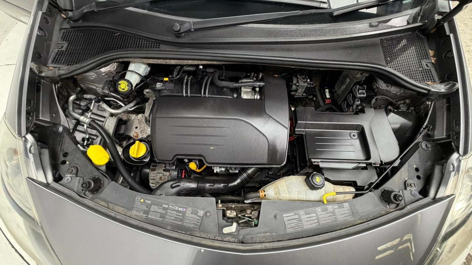 Used Renault Clio 2011 for sale - 76702355: Photo 87