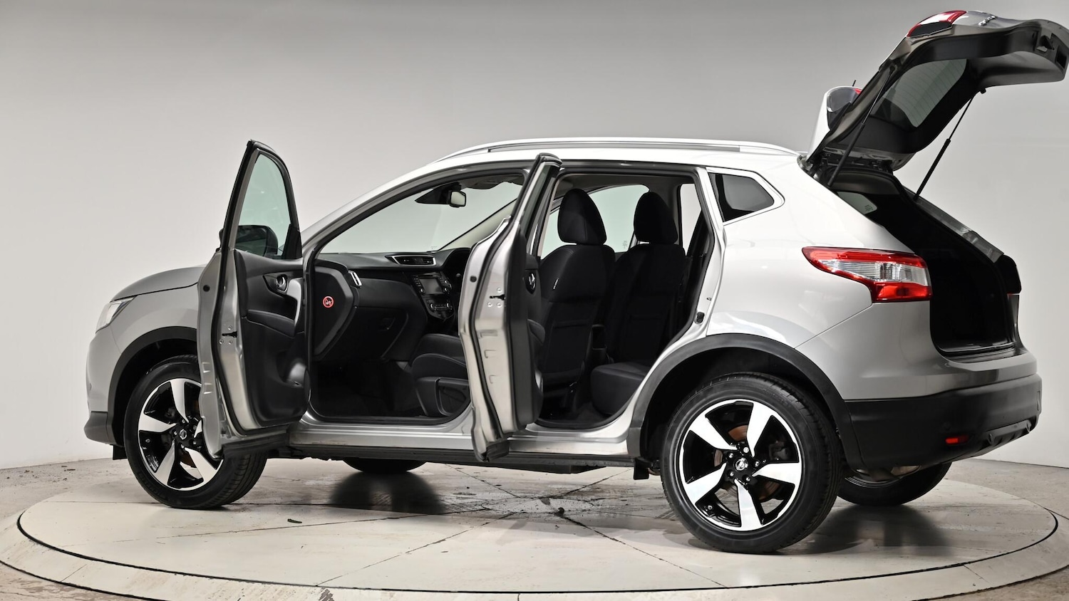 Used Nissan Qashqai 2015 for sale - 76942643: Photo 59