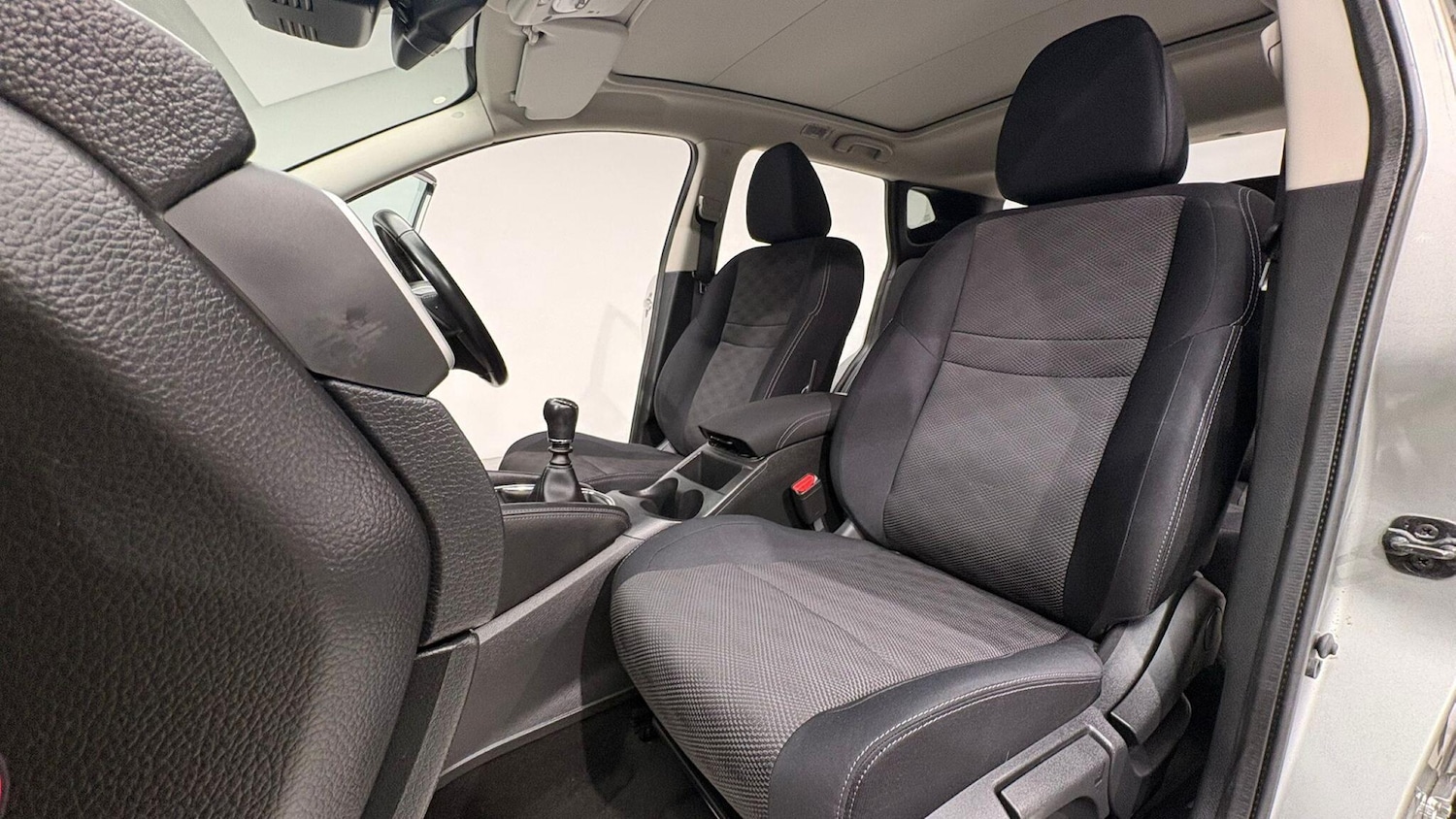 Used Nissan Qashqai 2015 for sale - 76942643: Photo 90