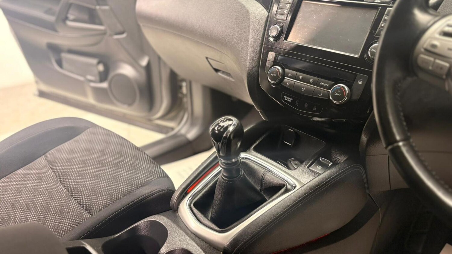 Used Nissan Qashqai 2015 for sale - 76942643: Photo 94