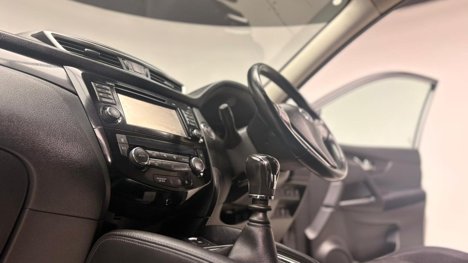 Used Nissan Qashqai 2015 for sale - 76942643: Photo 95