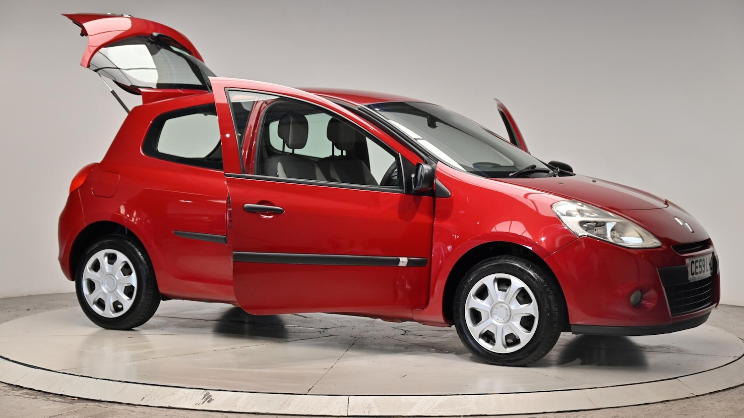 Used Renault Clio 2009 for sale - 76991536: Photo 77