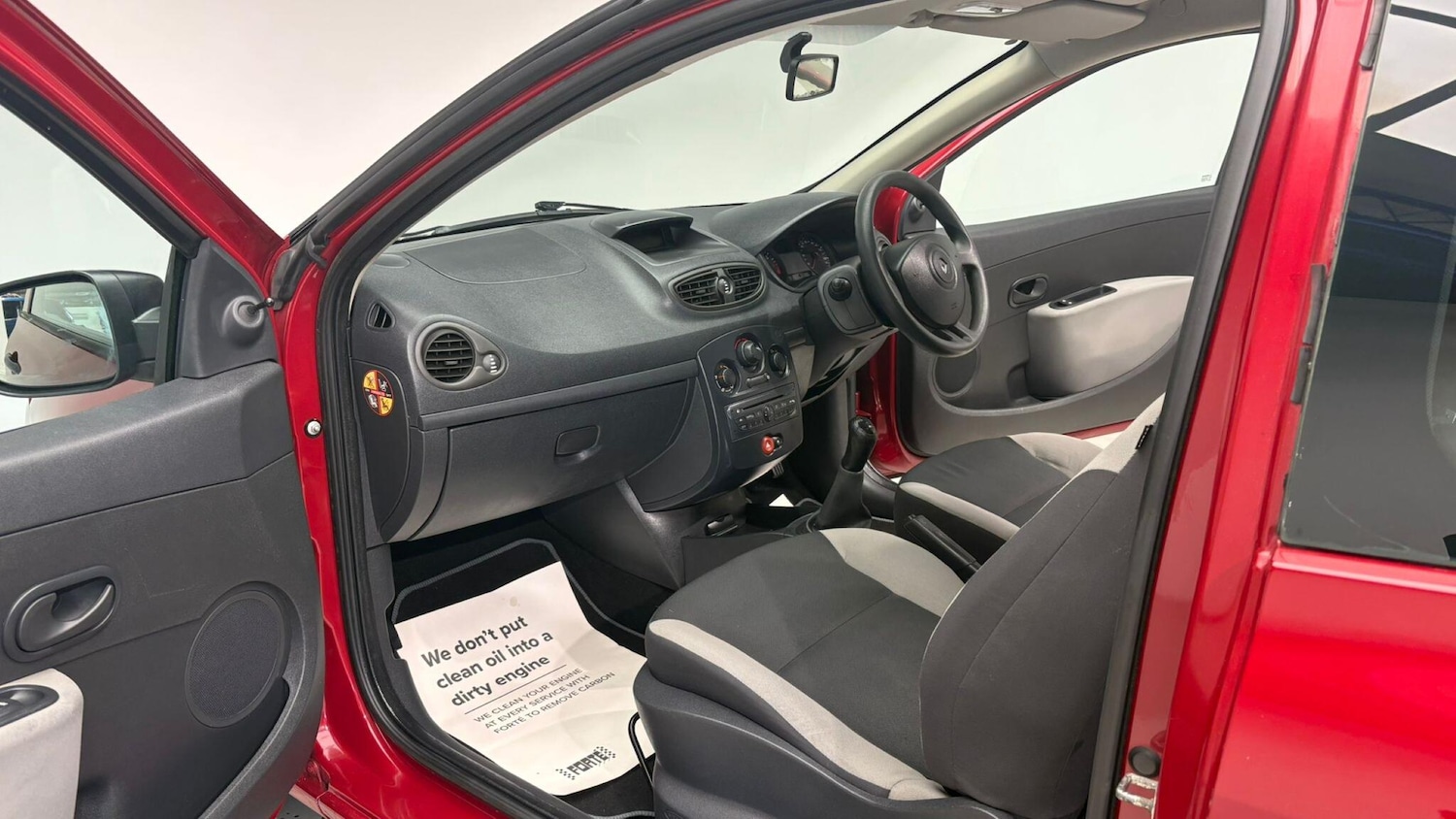 Used Renault Clio 2009 for sale - 76991536: Photo 80