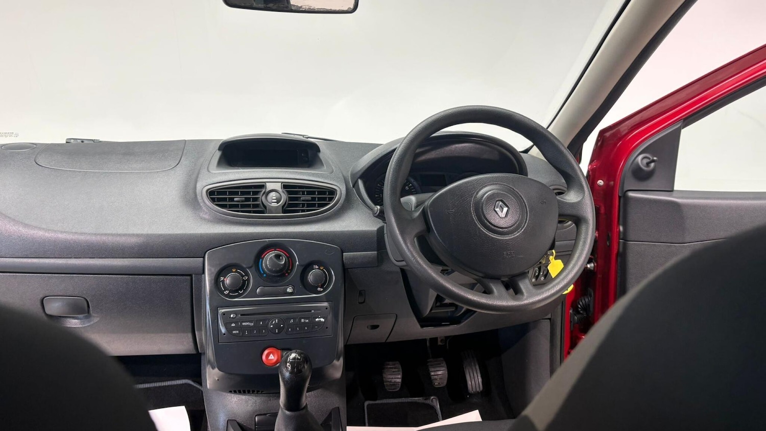 Used Renault Clio 2009 for sale - 76991536: Photo 85