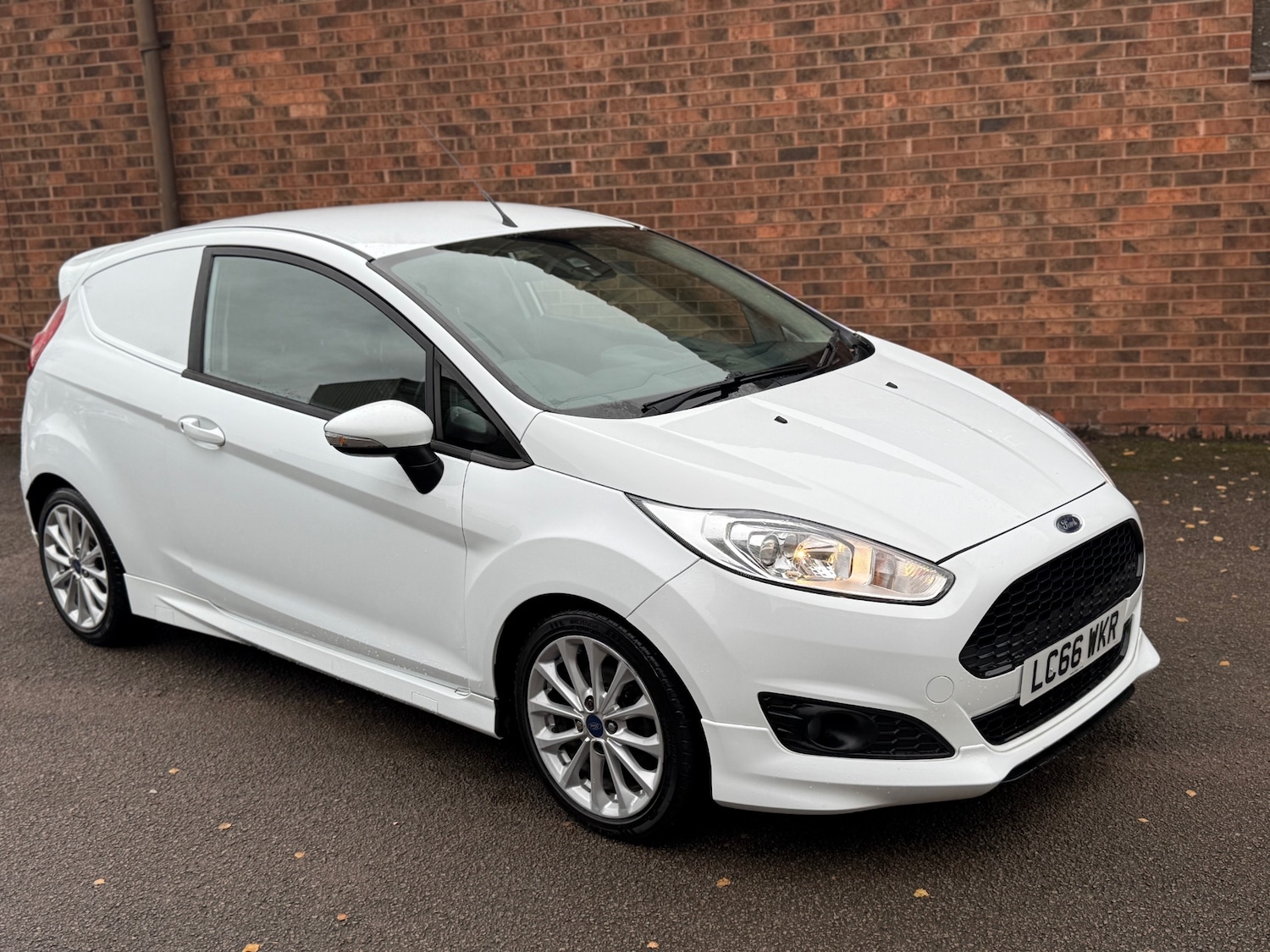 Used Ford Fiesta 2016 for sale - 76547959: Photo 1