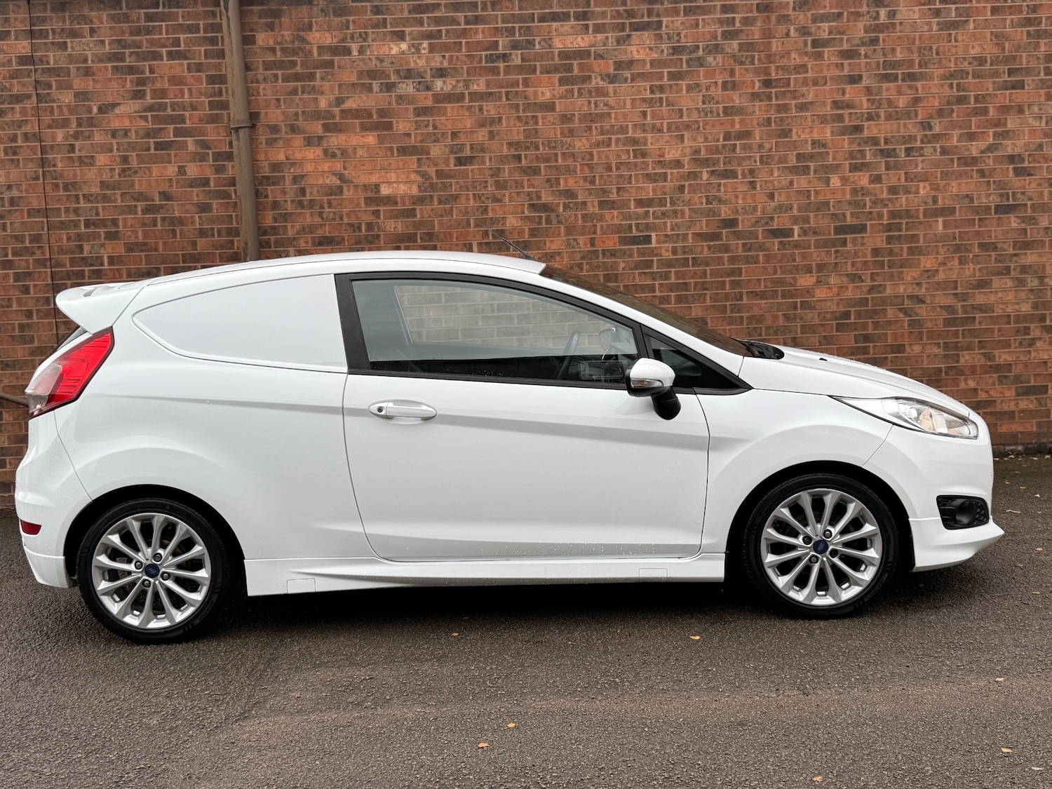 Used Ford Fiesta 2016 for sale - 76547959: Photo 2