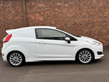 Used Ford Fiesta 2016 for sale - 76547959: Photo