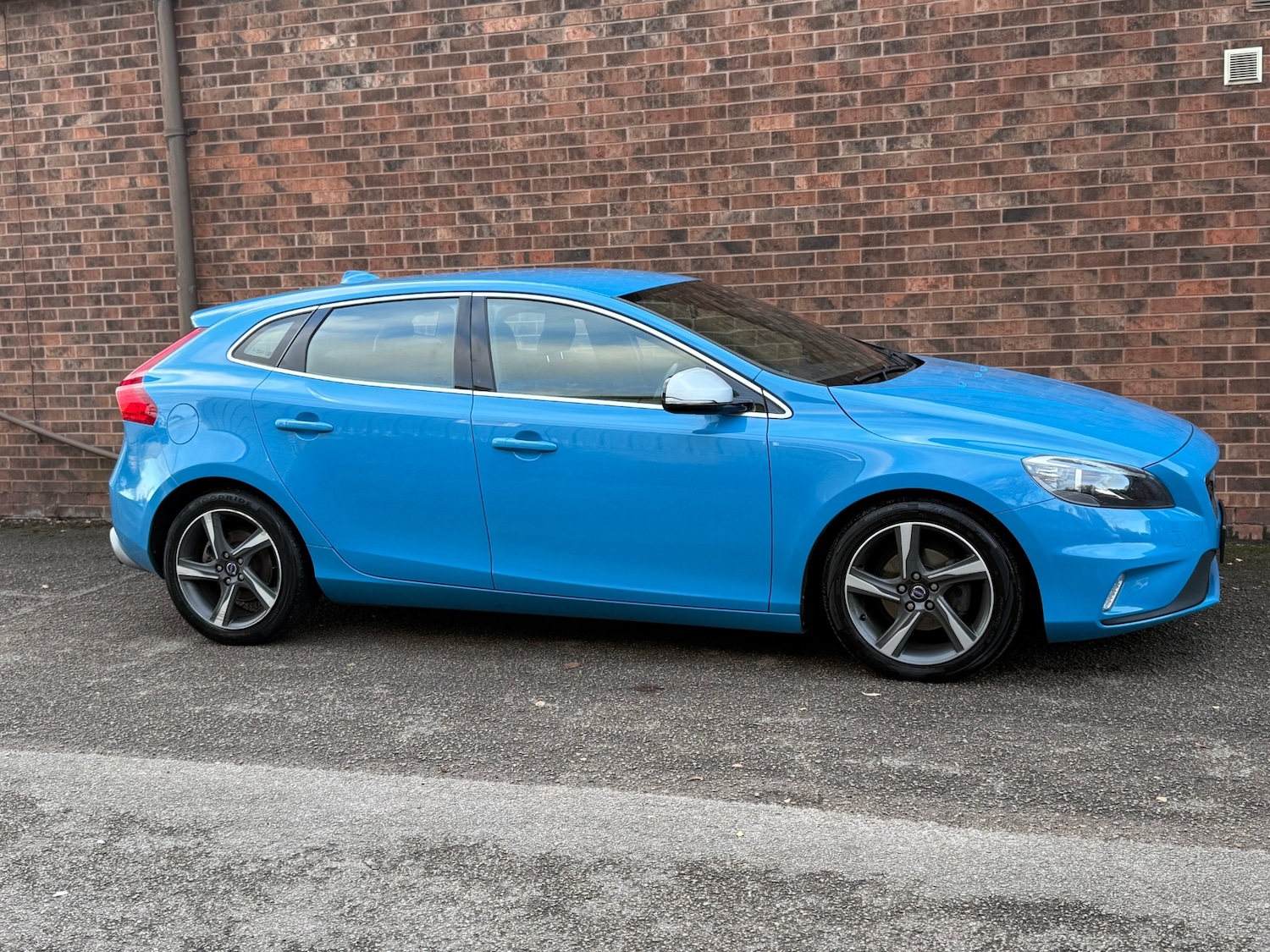 Used Volvo V40 2014 for sale - 76627380: Photo 2