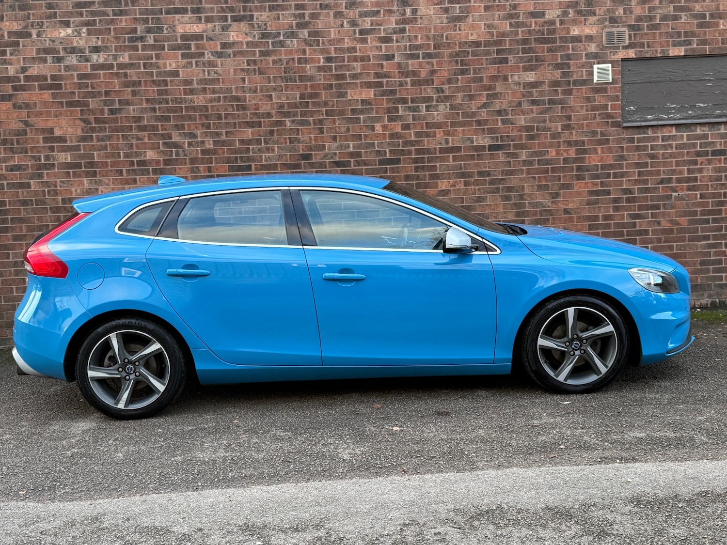 Used Volvo V40 2014 for sale - 76627380: Photo 3