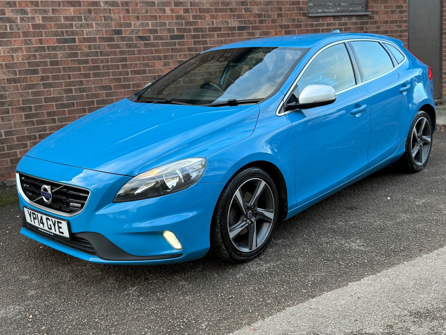 Used Volvo V40 2014 for sale - 76627380: Photo 5