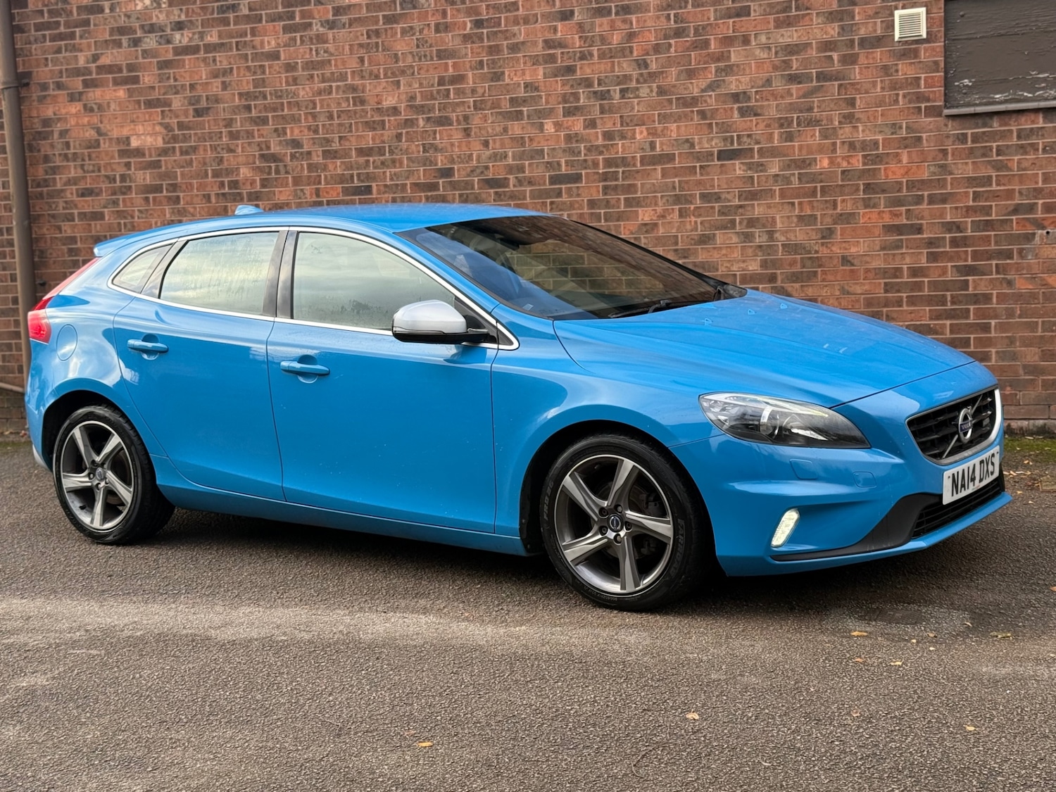 Used Volvo V40 2014 for sale - 76799578: Photo 2