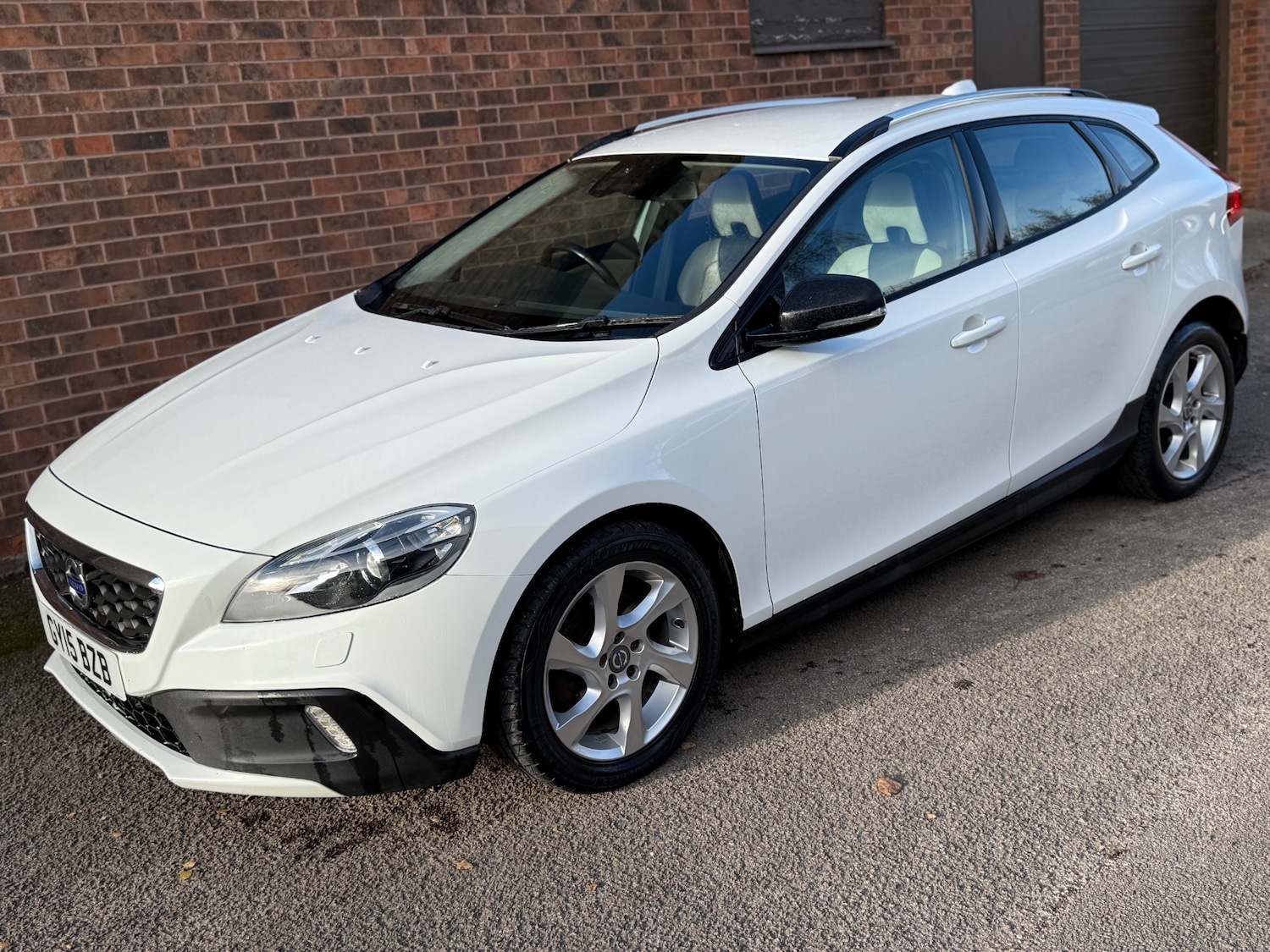 Used Volvo V40 2015 for sale - 76640937: Photo 13