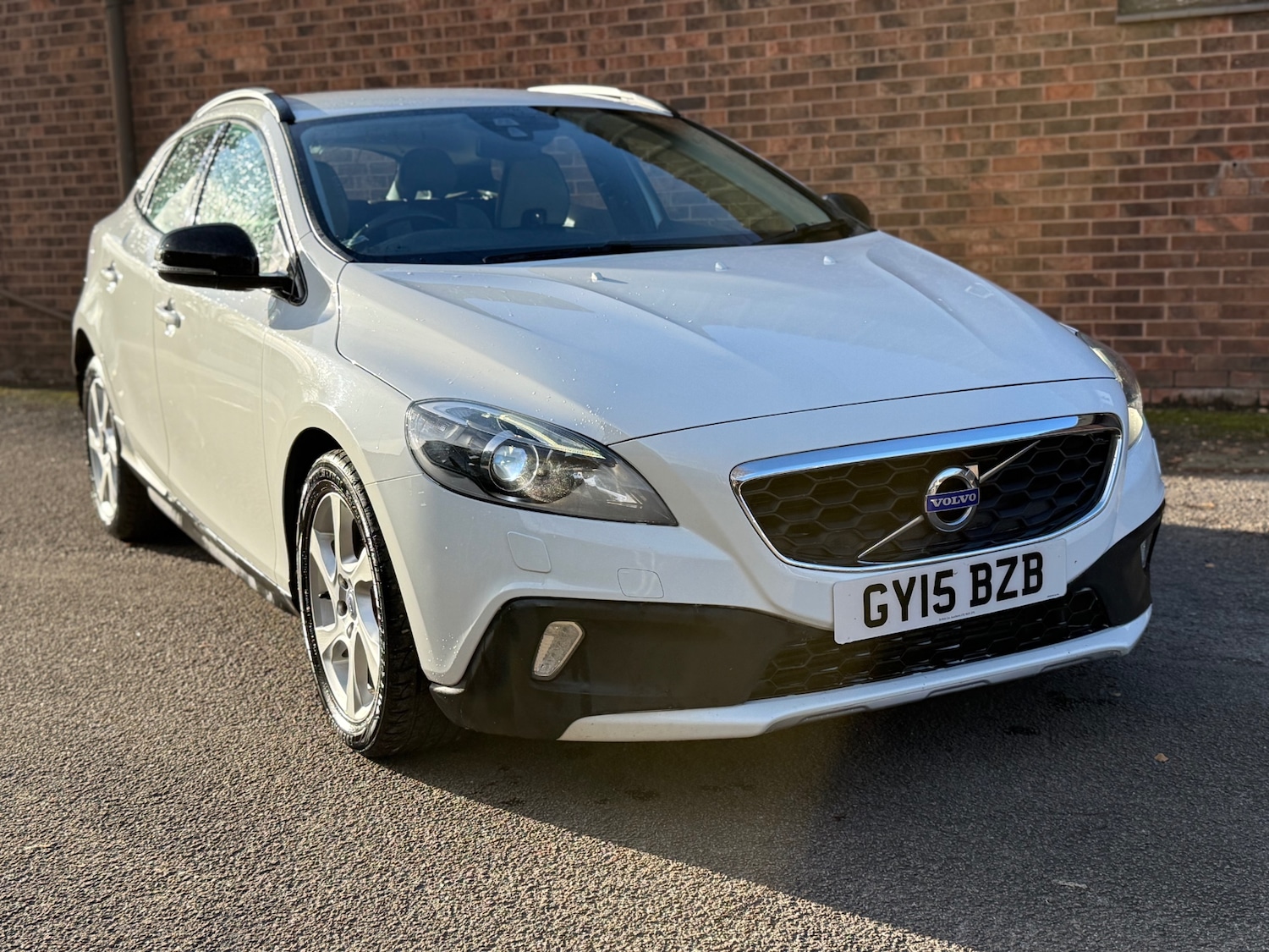 Used Volvo V40 2015 for sale - 76640937: Photo 4