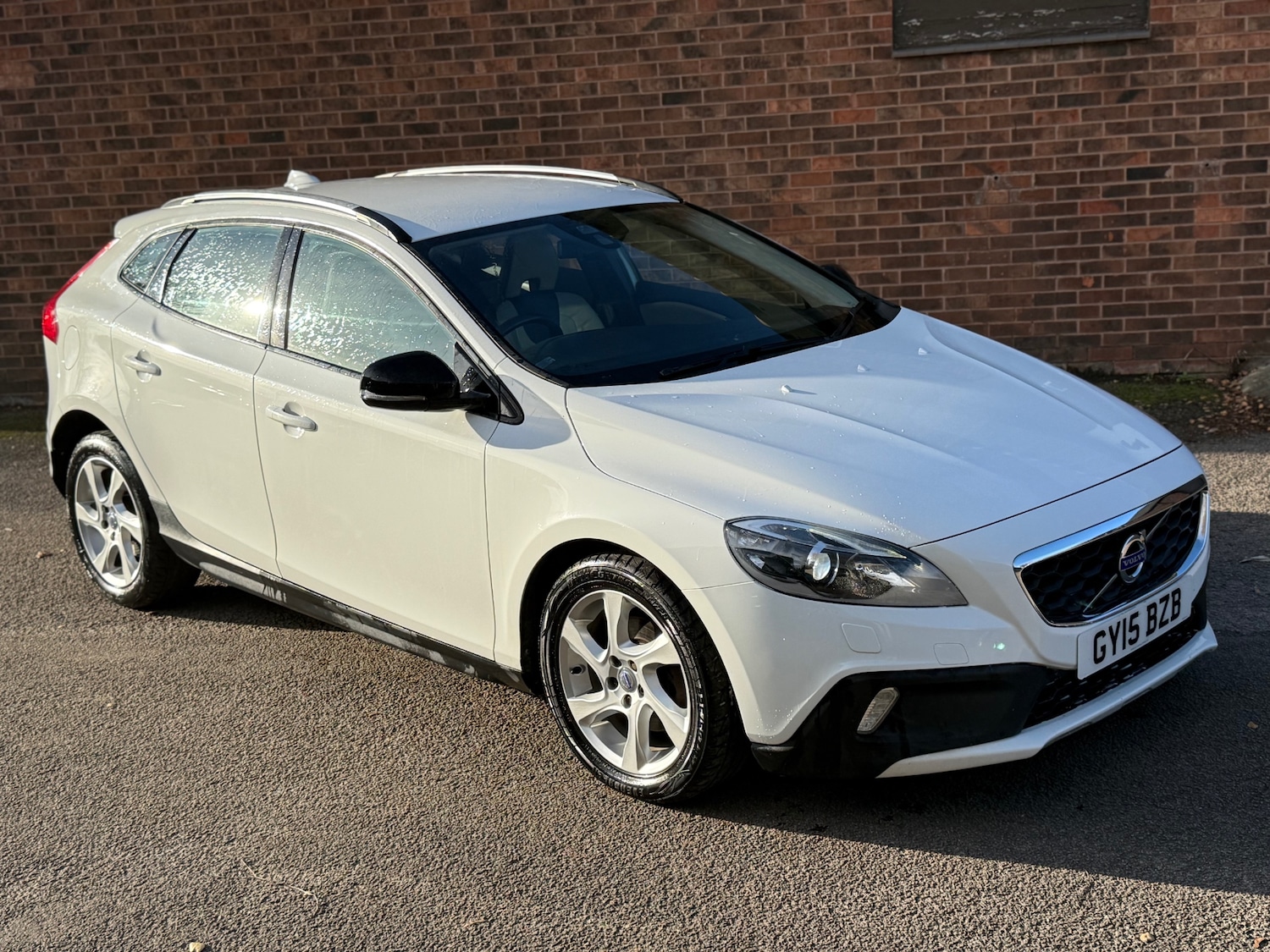 Used Volvo V40 2015 for sale - 76640937: Photo 5