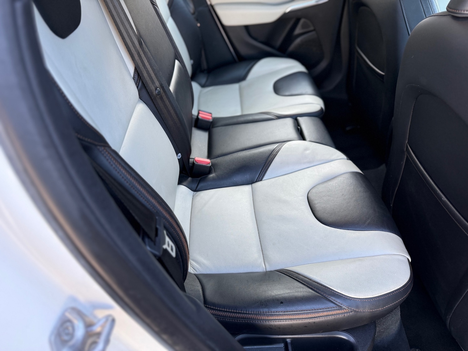 Used Volvo V40 2015 for sale - 76640937: Photo 6