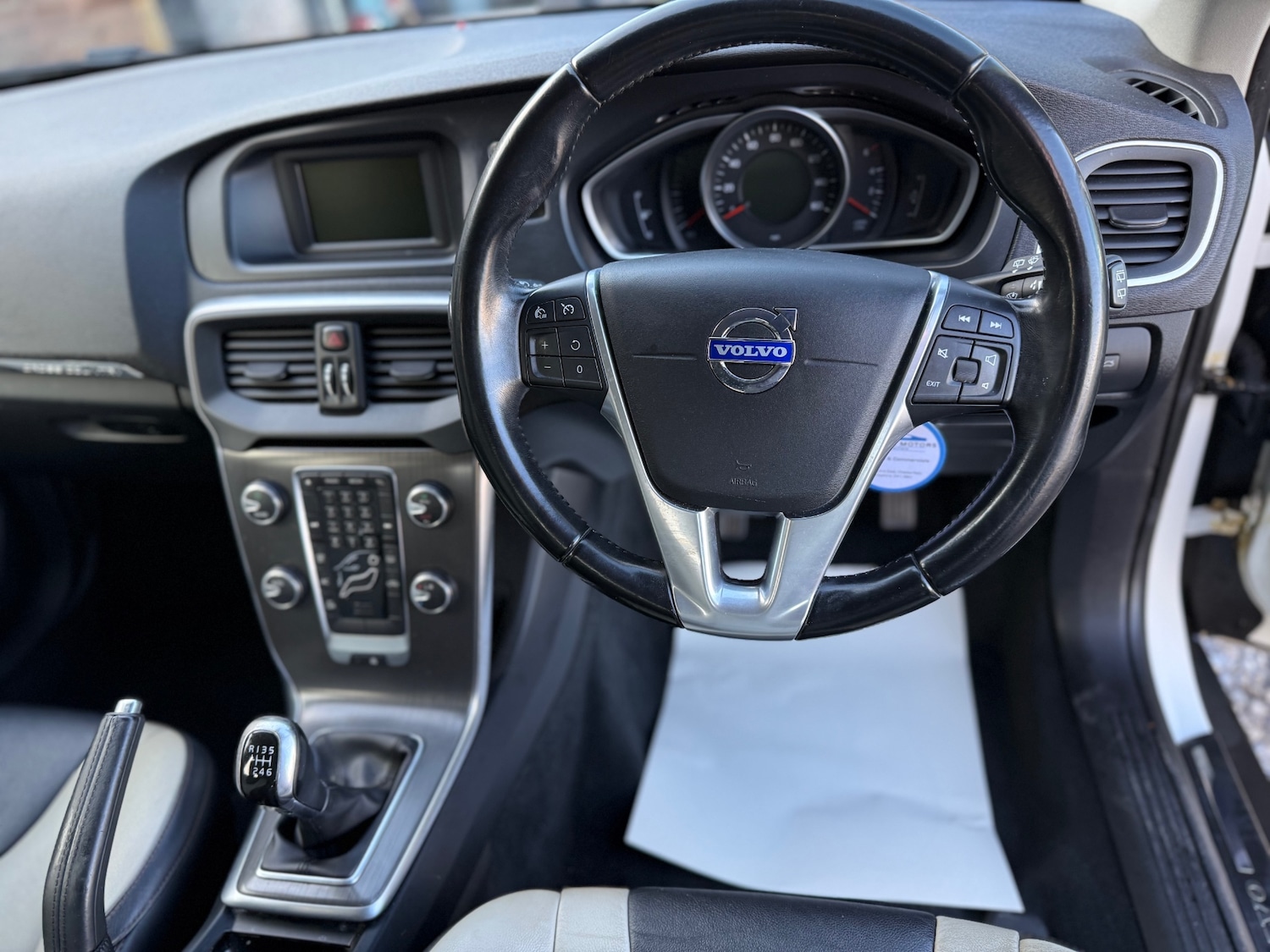 Used Volvo V40 2015 for sale - 76640937: Photo 8