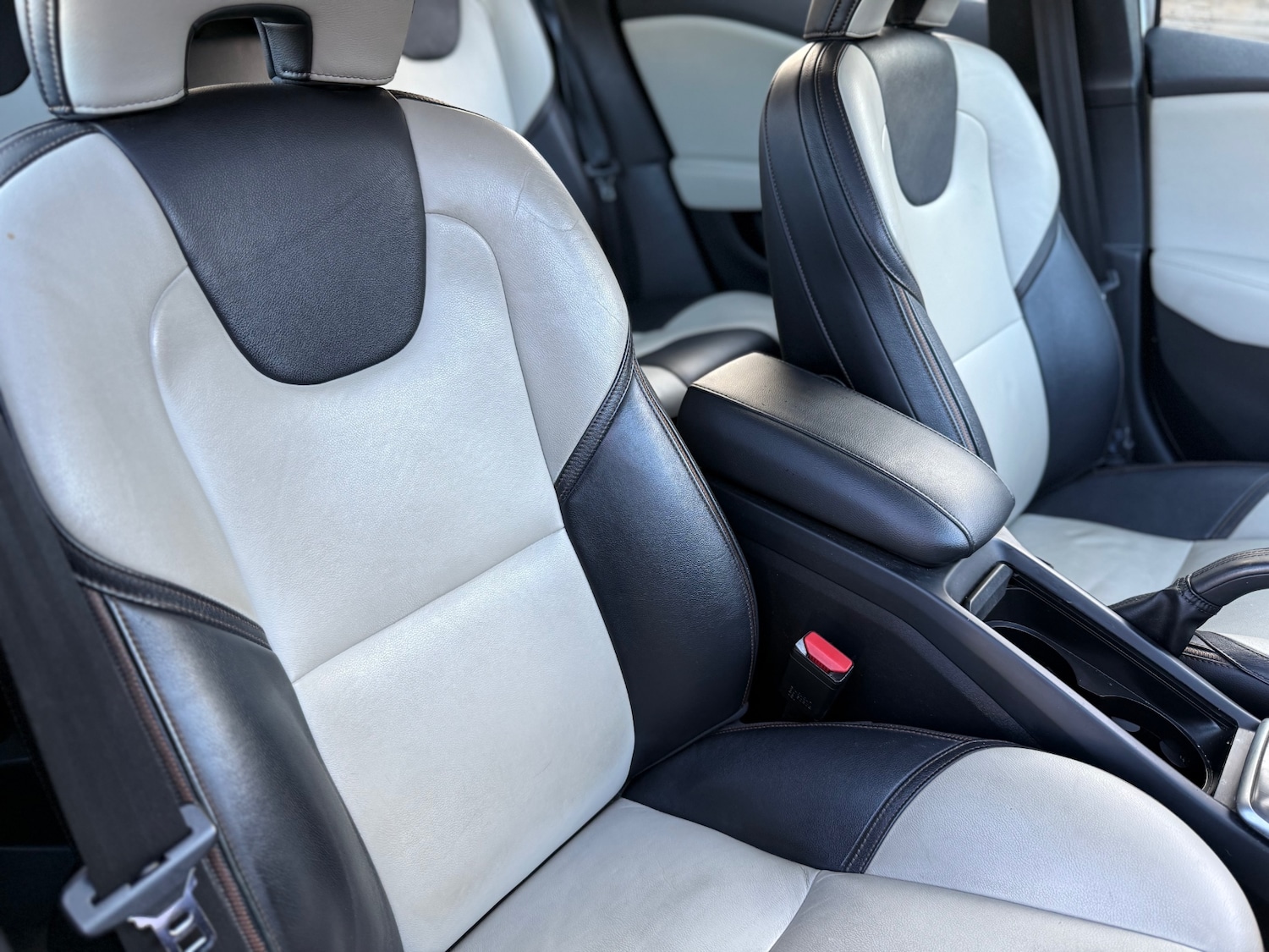 Used Volvo V40 2015 for sale - 76640937: Photo 9