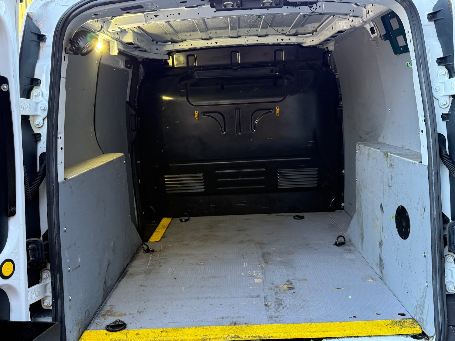 Used Ford Transit Connect 2018 for sale - 77140952: Photo 12