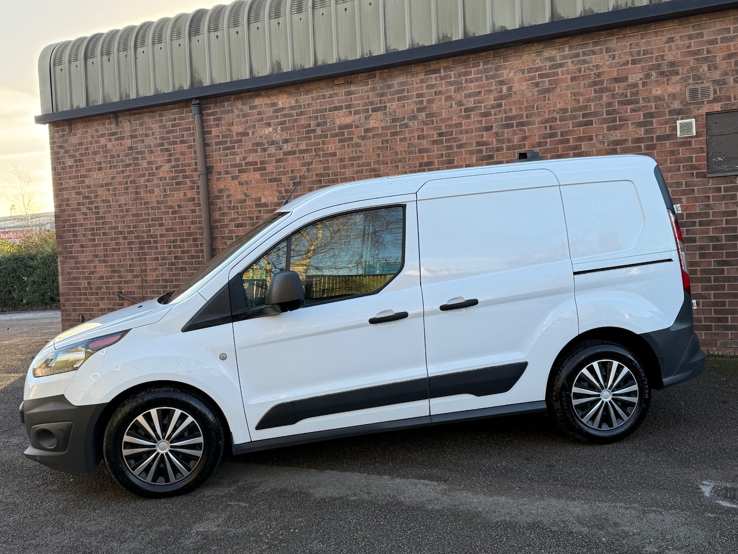 Used Ford Transit Connect 2018 for sale - 77140952: Photo 9