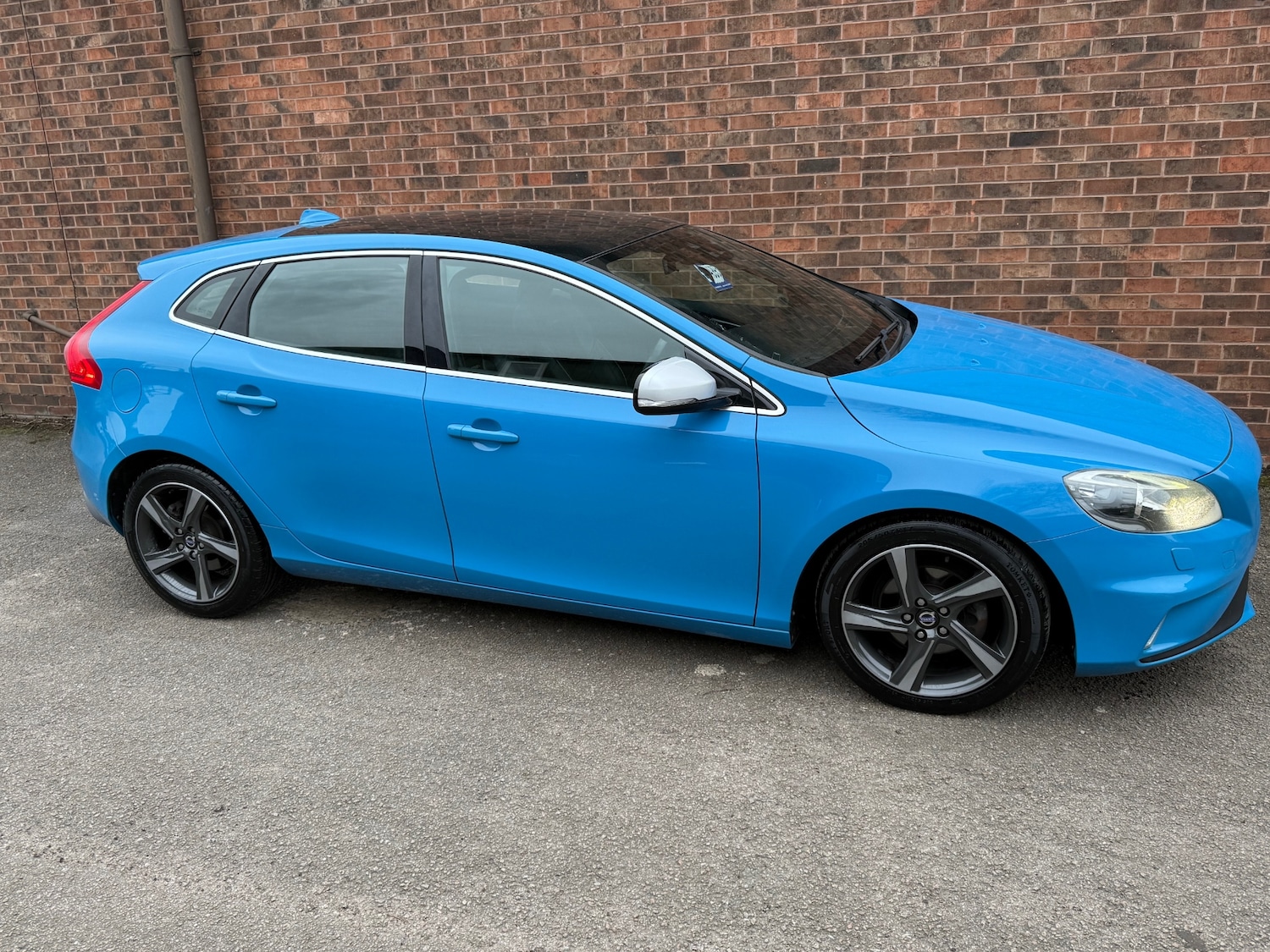 Used Volvo V40 2014 for sale - 77601316: Photo 2