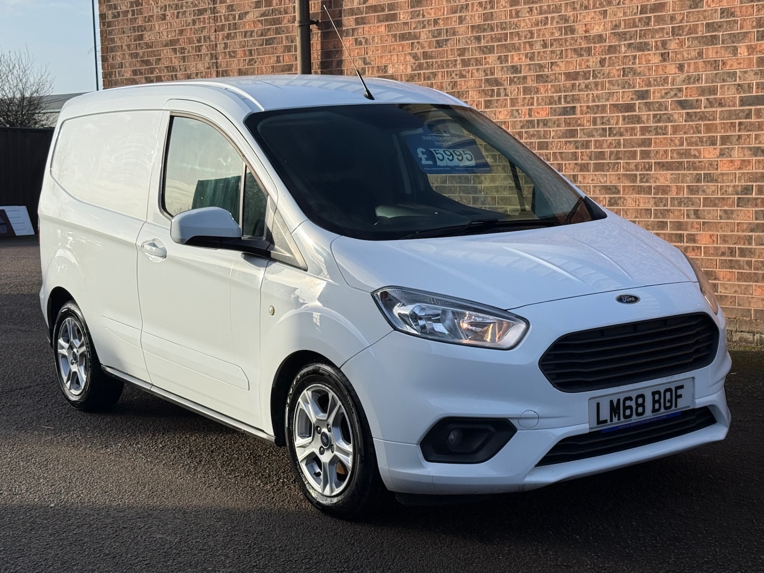 Used Ford Transit Courier 2018 for sale - 77644013: Photo 2