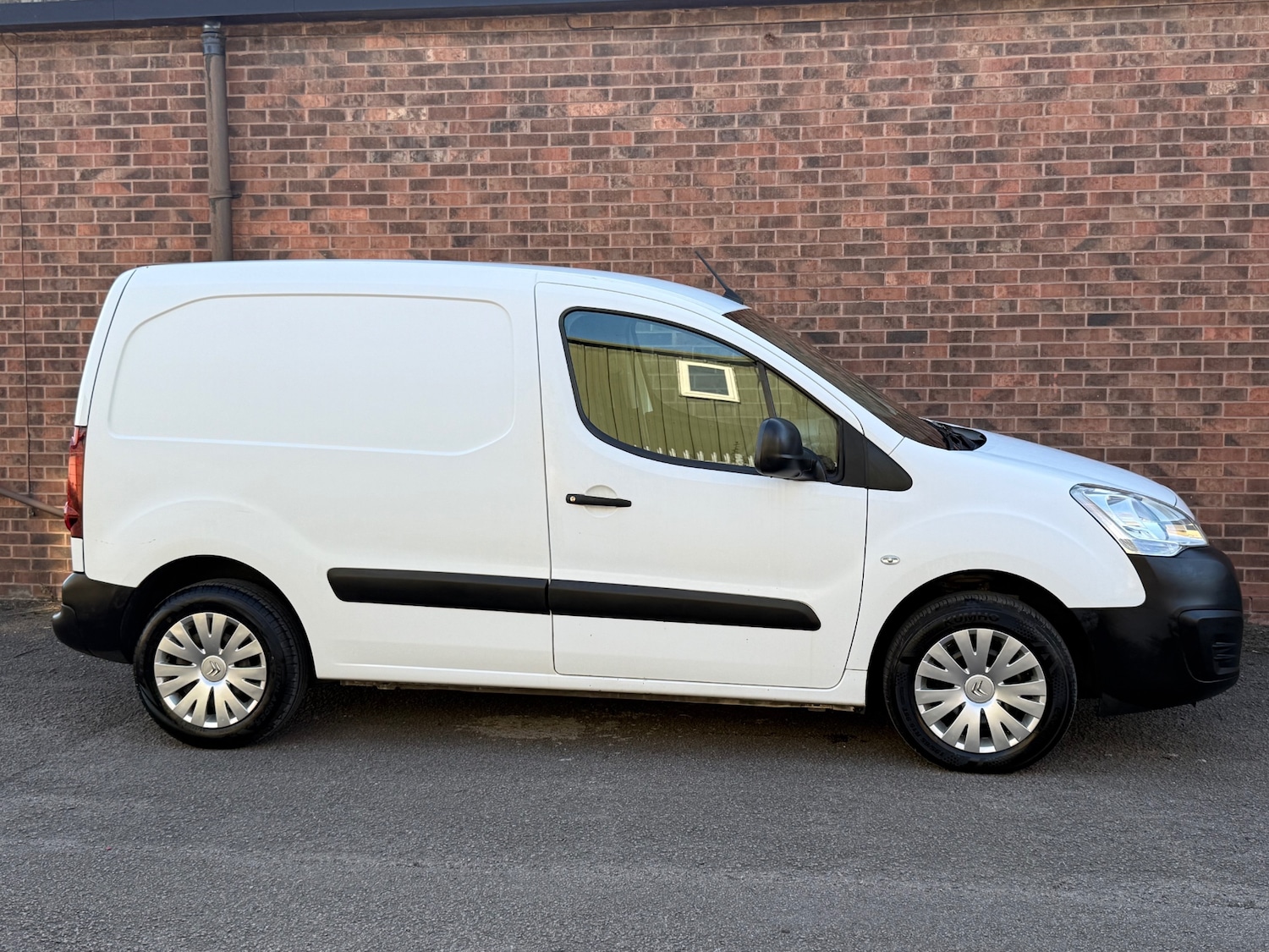 Used Citroen Berlingo 2018 for sale - 77942796: Photo 2
