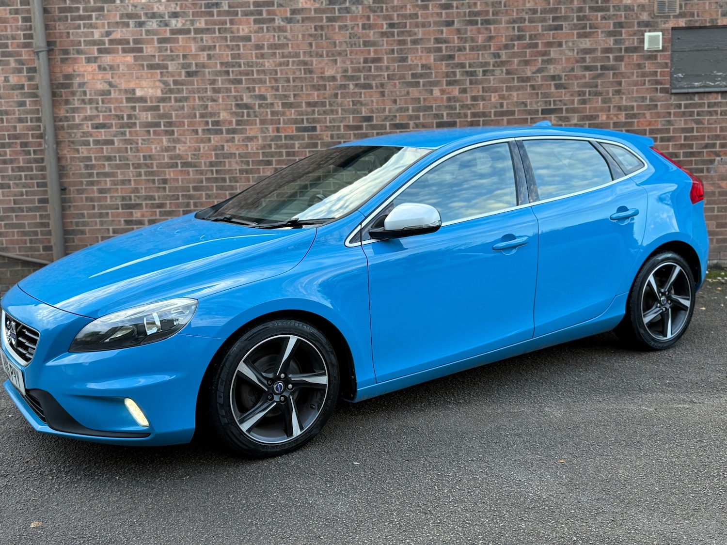 Used Volvo V40 2015 for sale - 76879088: Photo 11