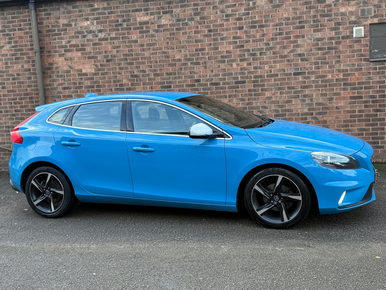 Used Volvo V40 2015 for sale - 76879088: Photo 5