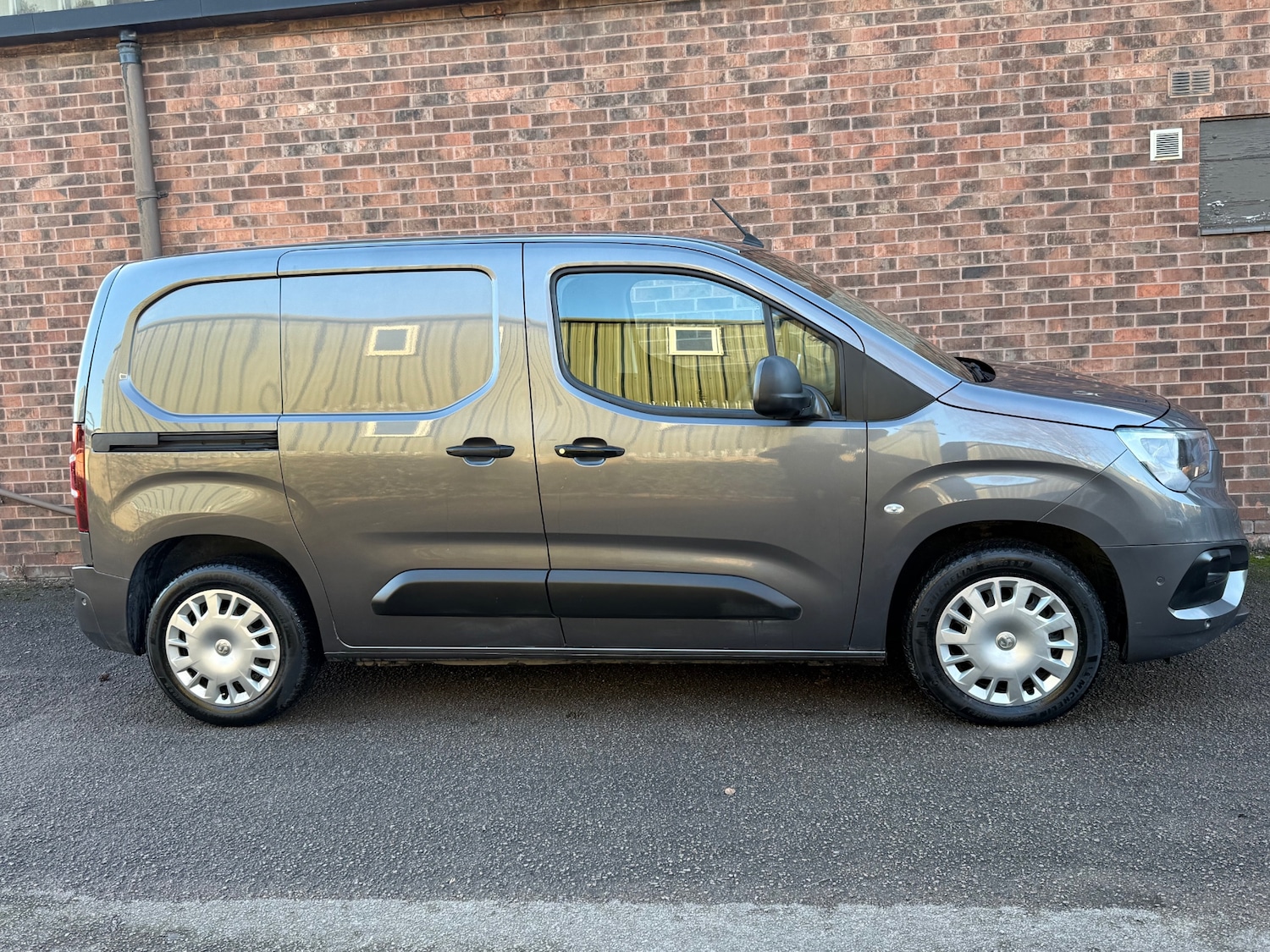 Used Vauxhall Combo 2019 for sale - 77140948: Photo 2