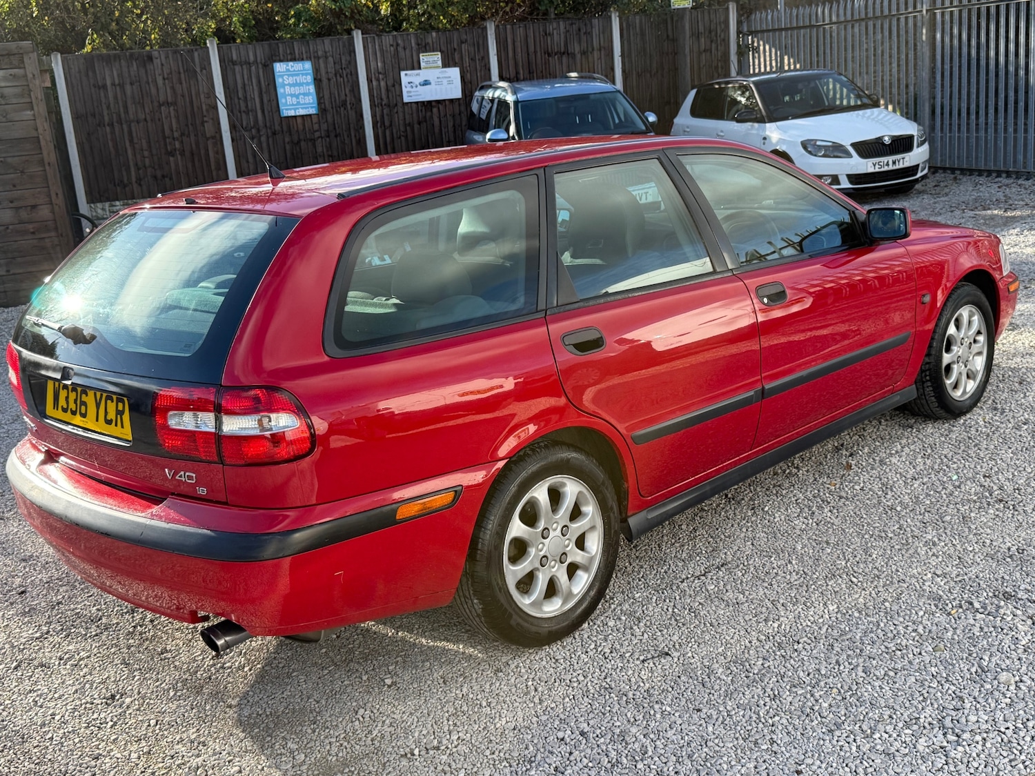 Used Volvo V40 2000 for sale - 76387145: Photo 2