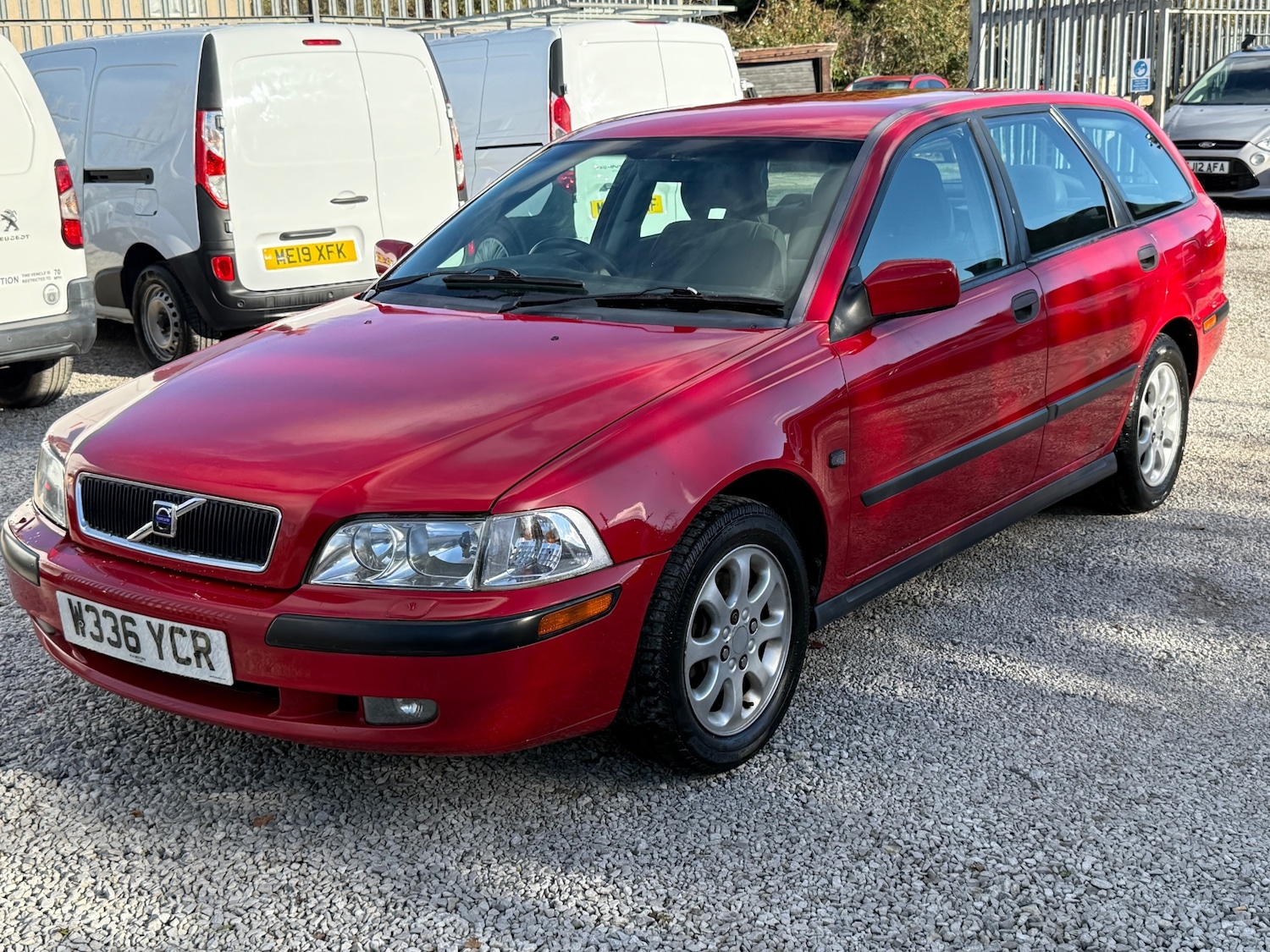 Used Volvo V40 2000 for sale - 76387145: Photo 4