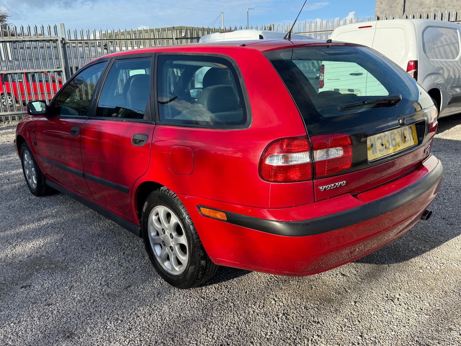 Used Volvo V40 2000 for sale - 76387145: Photo 5