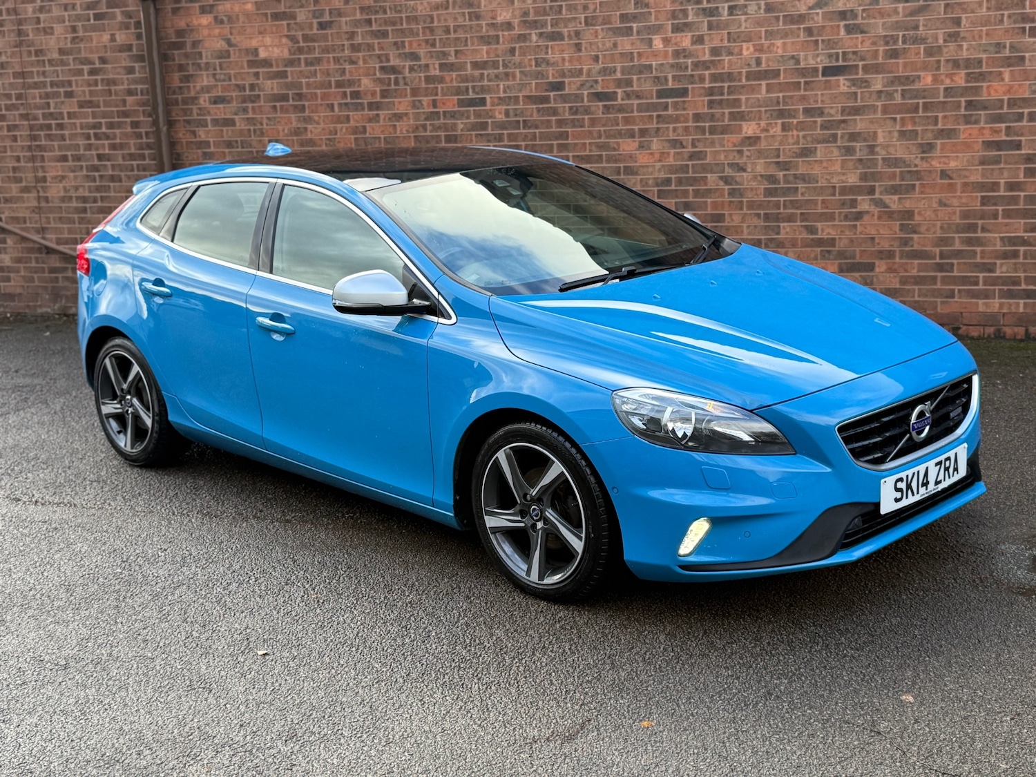 Used Volvo V40 2014 for sale - 76848856: Photo 1