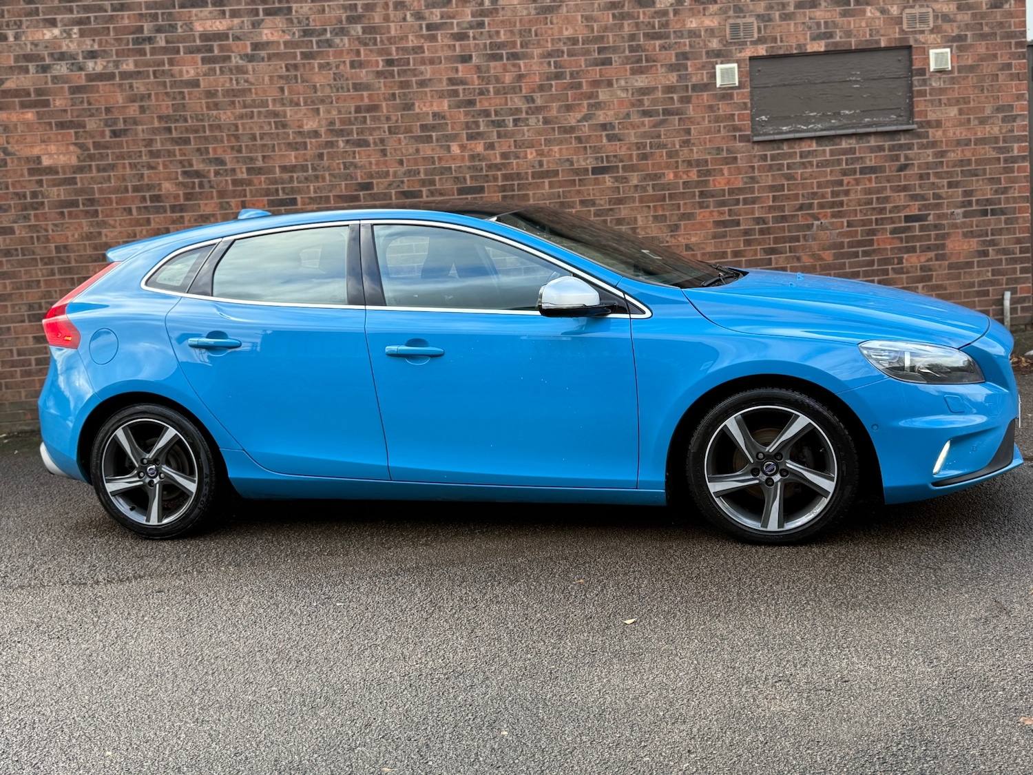 Used Volvo V40 2014 for sale - 76848856: Photo 3