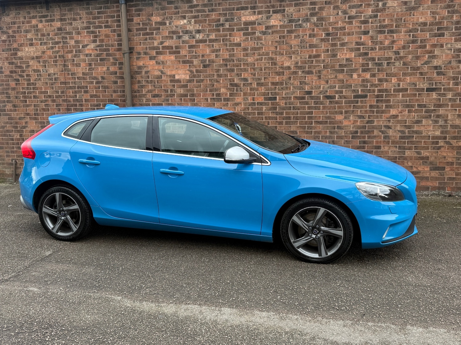 Used Volvo V40 2016 for sale - 78049971: Photo 2