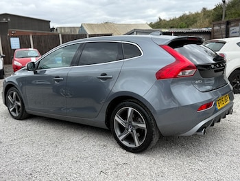 Used Volvo V40 2015 for sale - 75643350: Photo