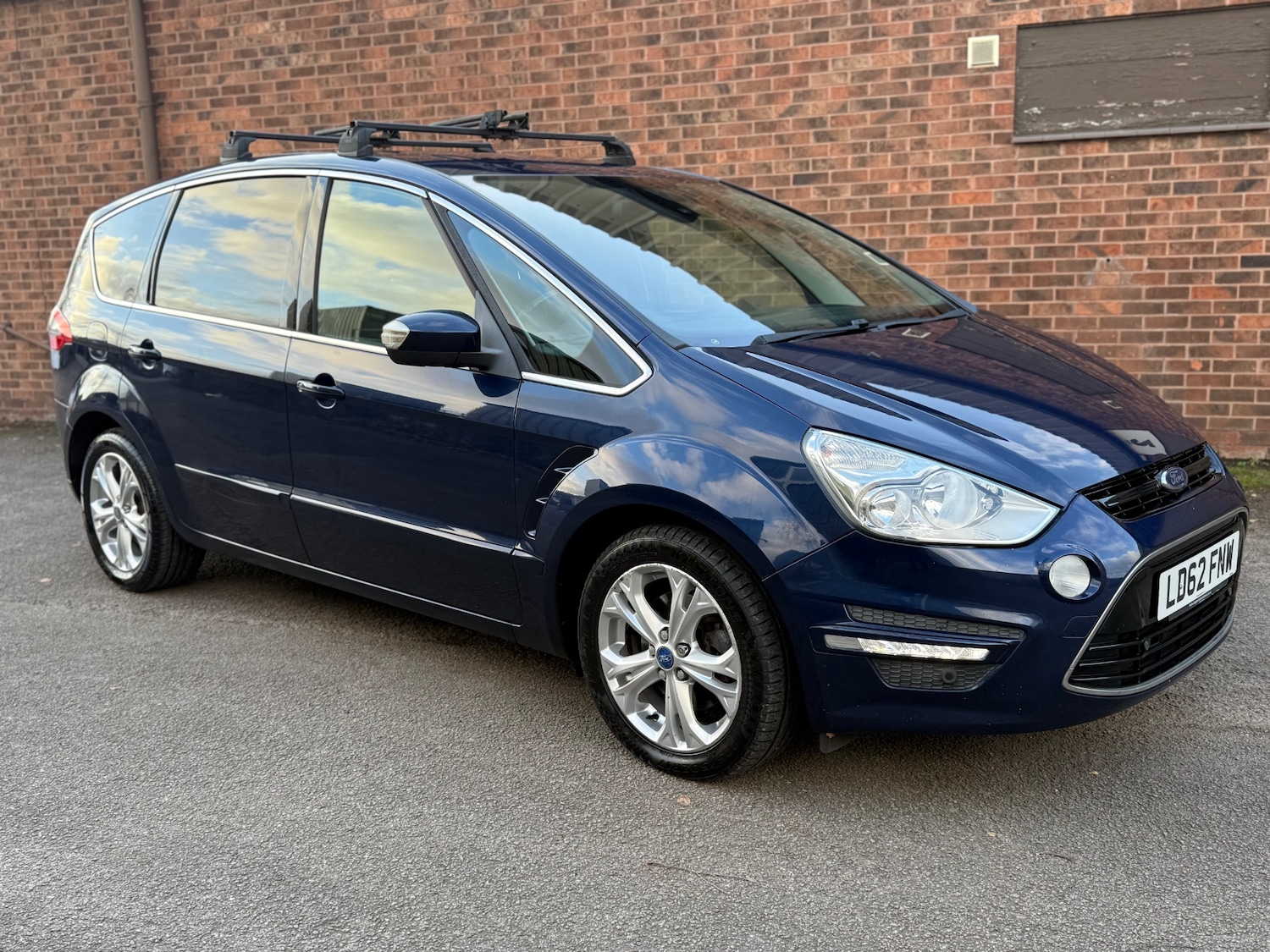 Used Ford S-Max 2012 for sale - 76902475: Photo 1