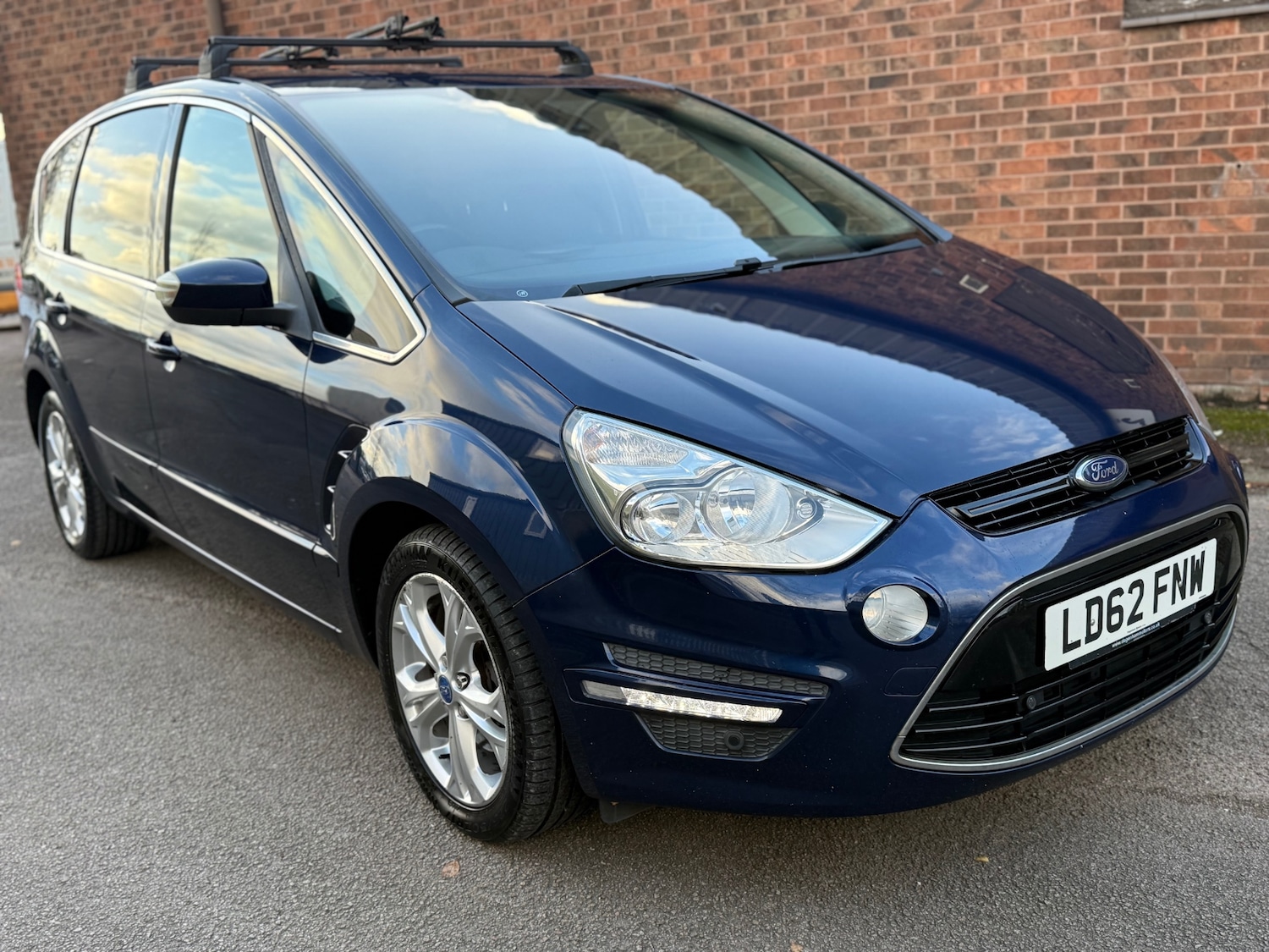 Used Ford S-Max 2012 for sale - 76902475: Photo 2