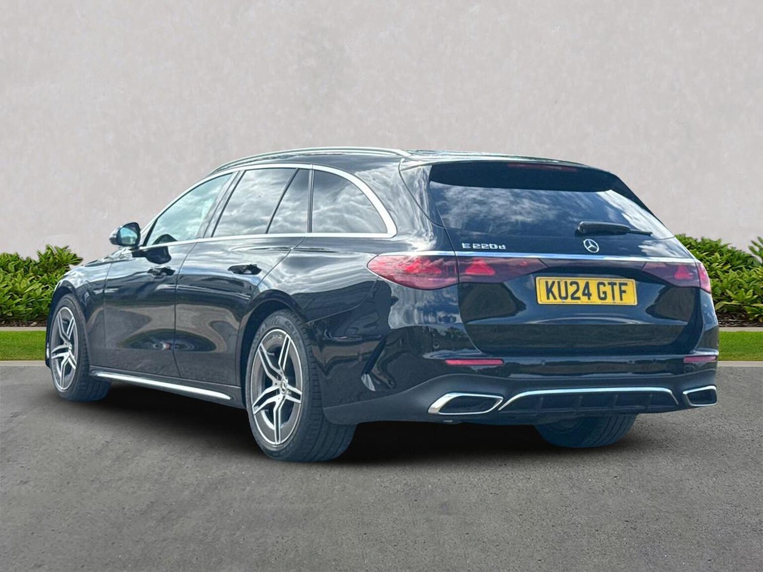 Used Mercedes-Benz E-Class 2024 for sale - 76114258: Photo 2