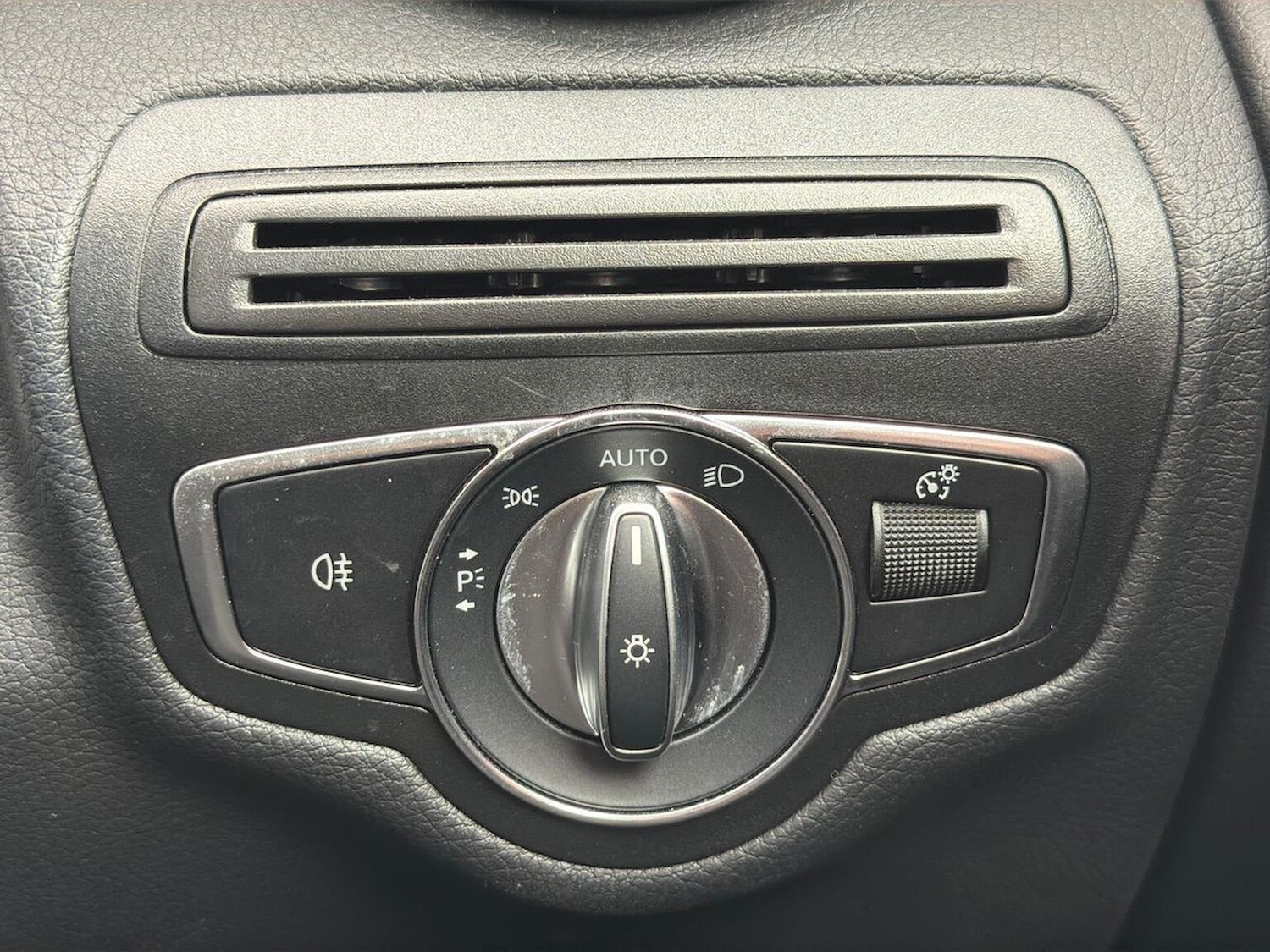 Used Mercedes-Benz GLC 2023 for sale - 76134189: Photo 22