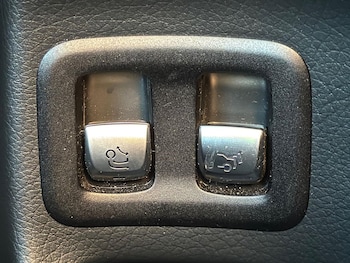 Used Mercedes-Benz GLC 2018 for sale - 76170705: Photo 2