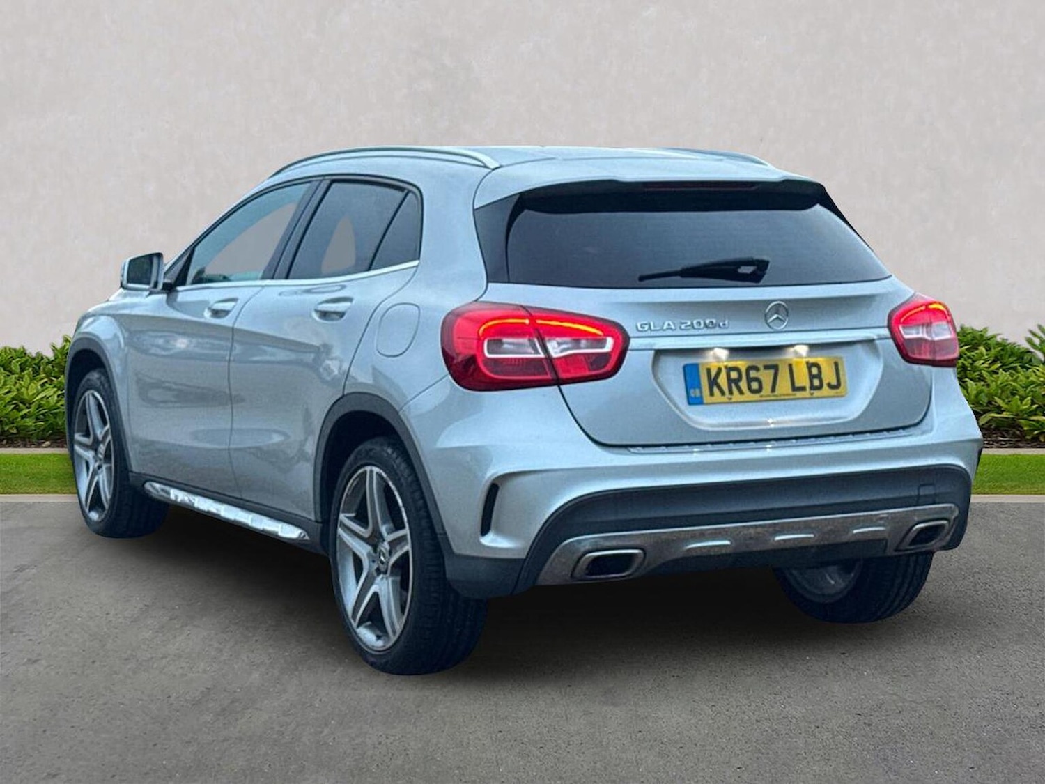 Used Mercedes-Benz GLA 2017 for sale - 76418181: Photo 2