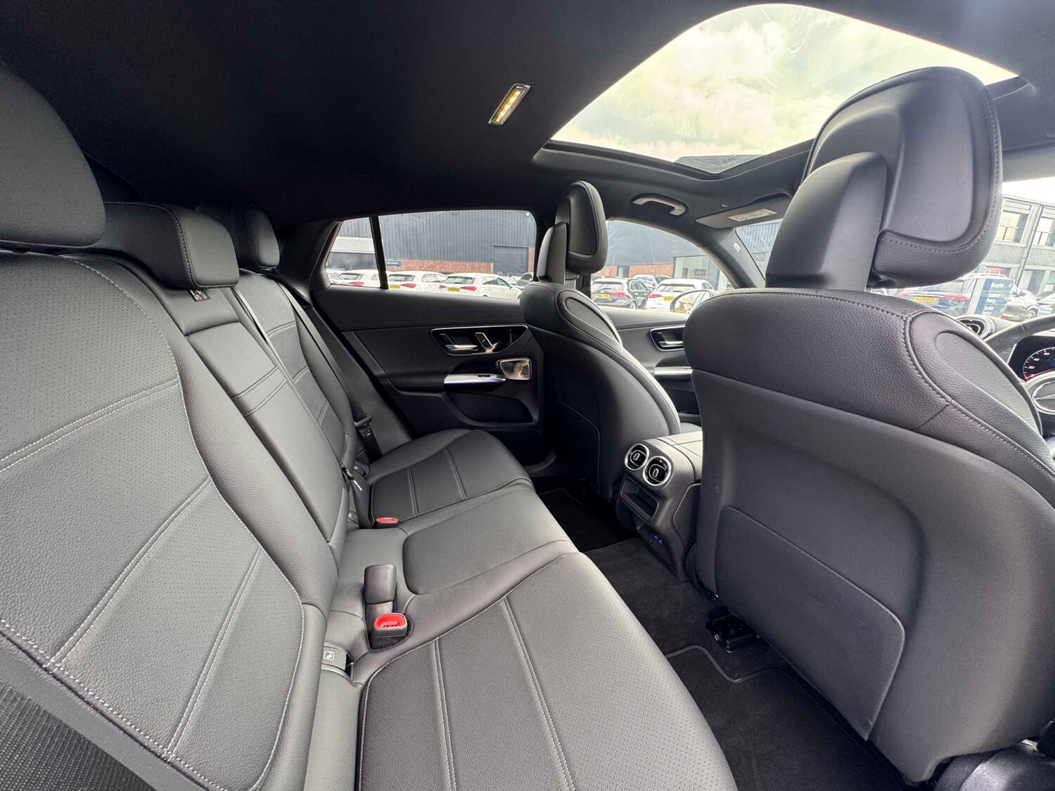 Used Mercedes-Benz GLC 2025 for sale - 78196001: Photo 13