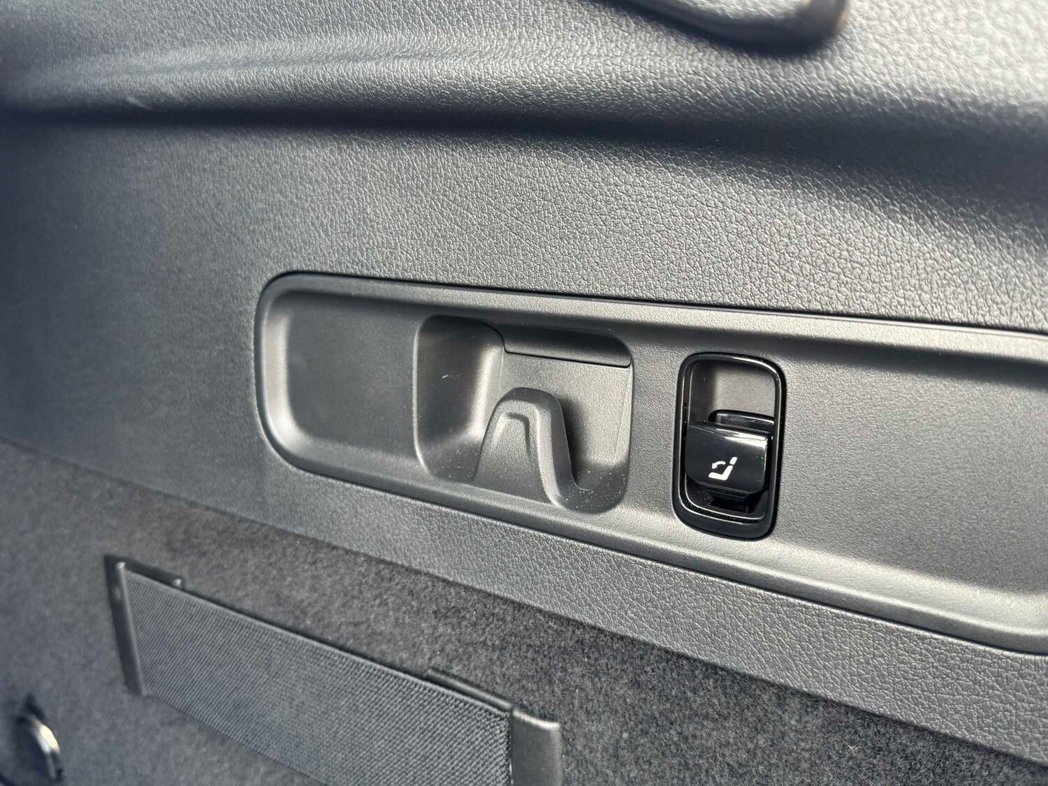 Used Mercedes-Benz GLC 2025 for sale - 78196001: Photo 16