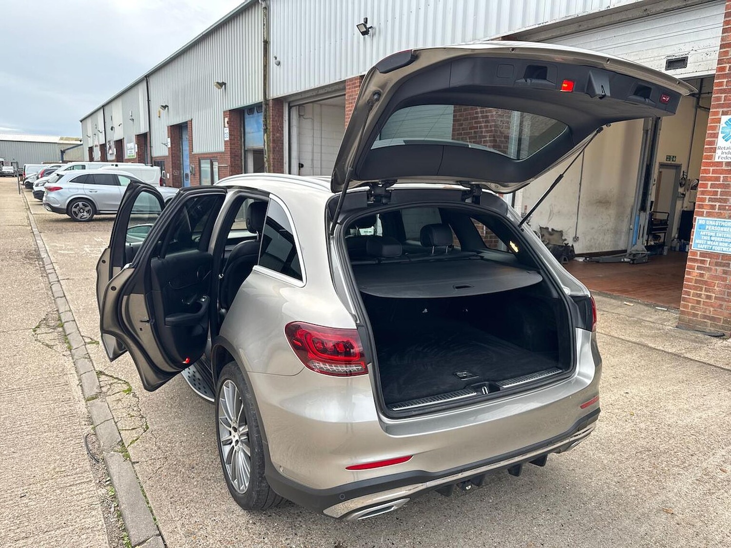 Used Mercedes-Benz GLC 2020 for sale - 76464651: Photo 40