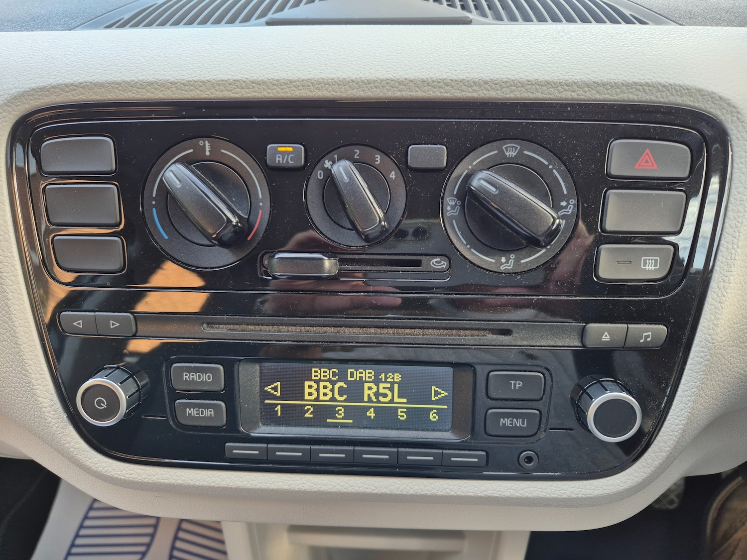 Used Volkswagen up! 2016 for sale - 76506250: Photo 4