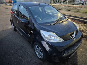 Used Peugeot 107 2010 for sale - 76520203: Photo