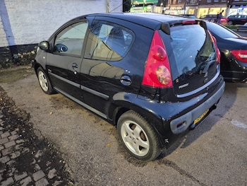 Used Peugeot 107 2010 for sale - 76520203: Photo