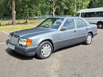 Used Mercedes-Benz E Class 1992 for sale - 76506245: Photo