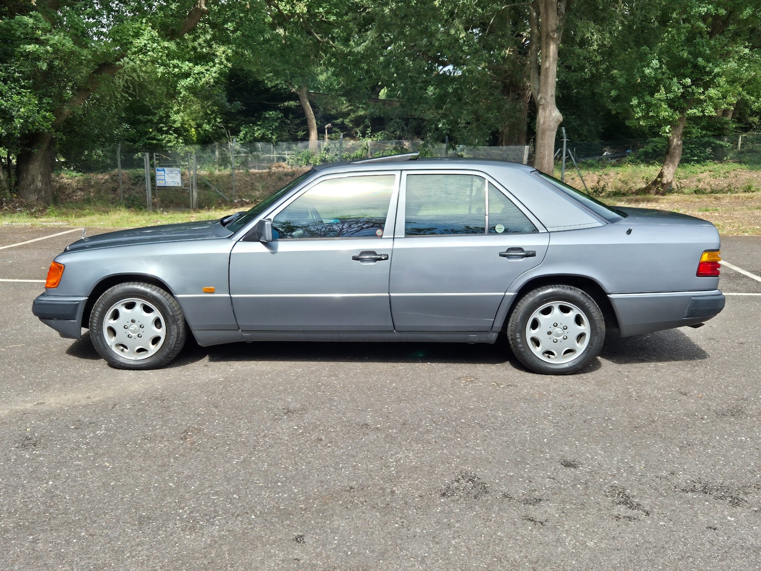 Used Mercedes-Benz 300 1992 for sale - 76506245: Photo 23